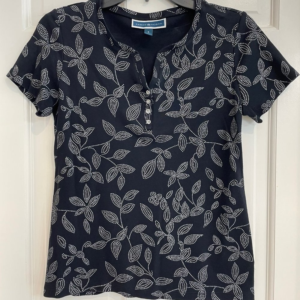 Karen Scott Black Sequin Silver Leaf Short Sleeve Size S Henley 4 Buttons EUC